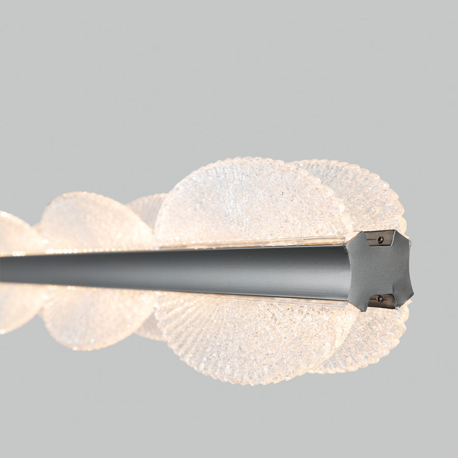 Lustra LED suspendata cu Telecomanda ISOTTA 105W, lumina Rece/Calda/Neutra 3000K/4000K/6000K, Dimabila,Inaltime Reglabila, Negru si Argintiu, Metal si Cristal