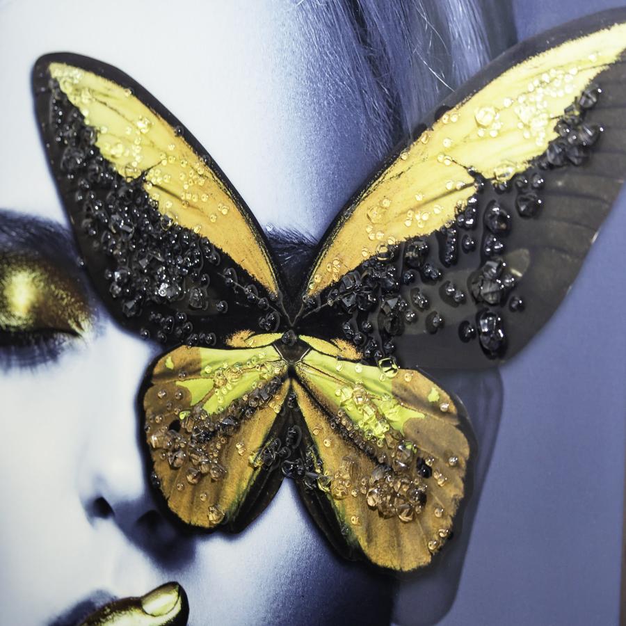 Tablou Femeia cu fluture auriu 82x62cm, rama aurie, TBL5/AU